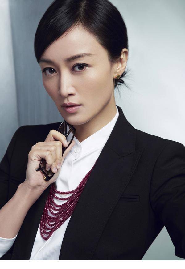 演员赵子琪时尚干练女性造型亮相