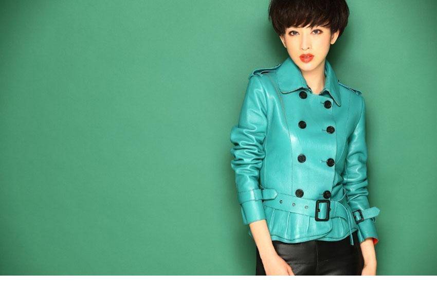 紧身皮衣女郎张俪短发美照