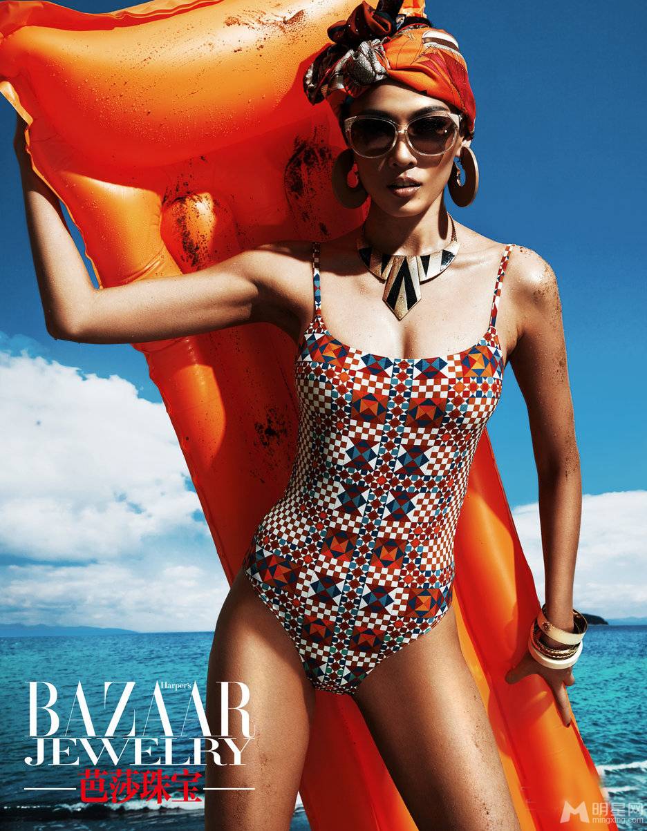 跆拳道女神张蓝心比基尼大秀性感身姿