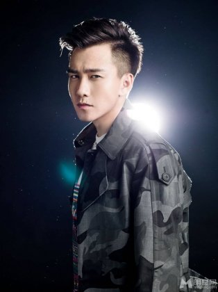 青丘狐传说演员翟天临展现电眼型男魅力