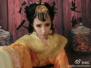 90后歌手夏后华美高贵古代写真