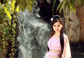 中国k奶女神戴予桐演绎古代吹箫女子