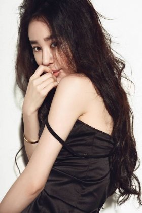 内地漂亮女演员姜欣雨性感写真大片