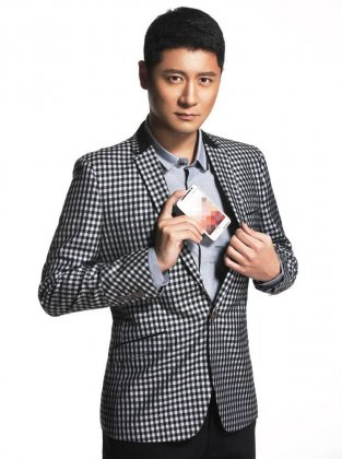 热搜榜明星任重高清时尚代言写真