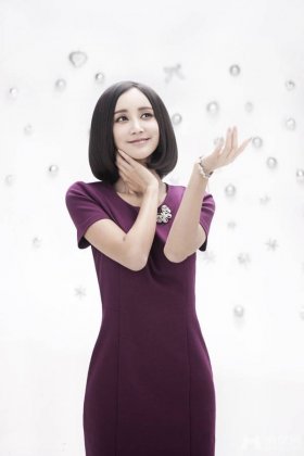 明星张歆艺最新大片秀性感S曲线