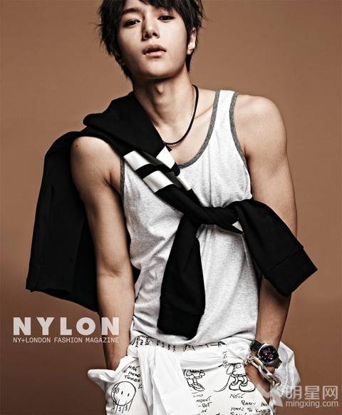 韩国男明星帅哥金明洙写真图片