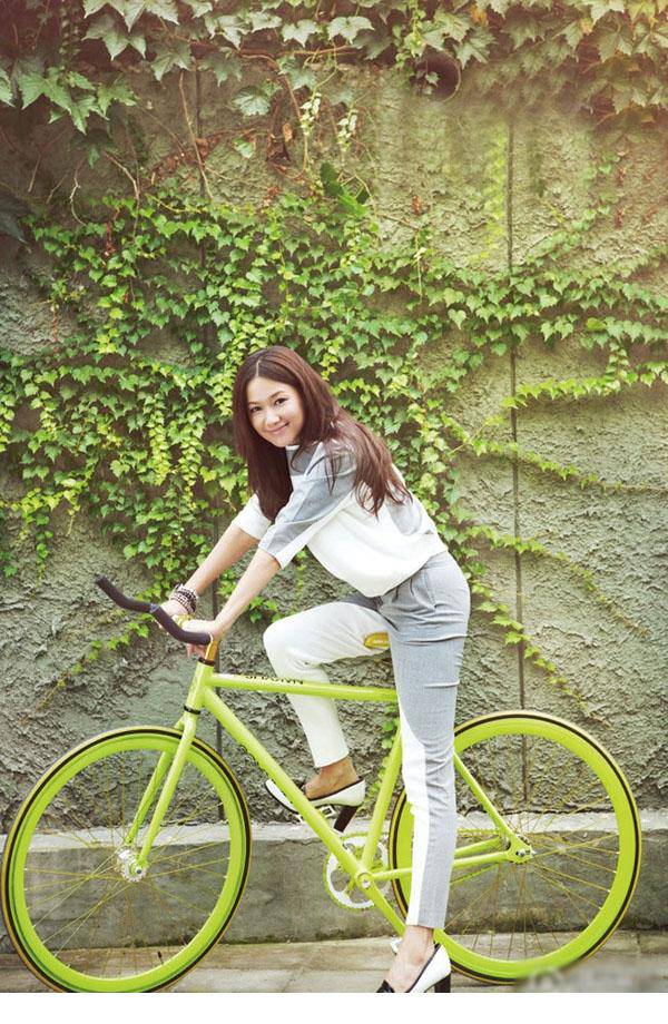 影视明星徐静蕾休闲时尚写真大片