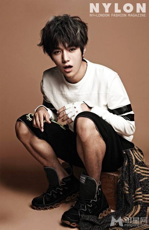 韩国男明星帅哥金明洙写真图片
