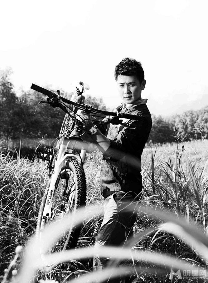 华胥引保剑锋帅气运动装图片