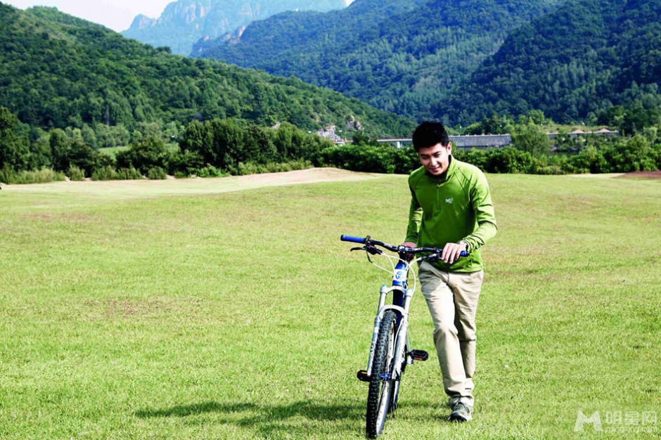 华胥引保剑锋帅气运动装图片