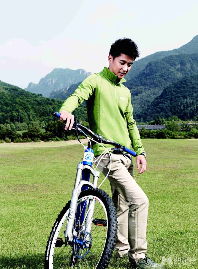 华胥引保剑锋帅气运动装图片