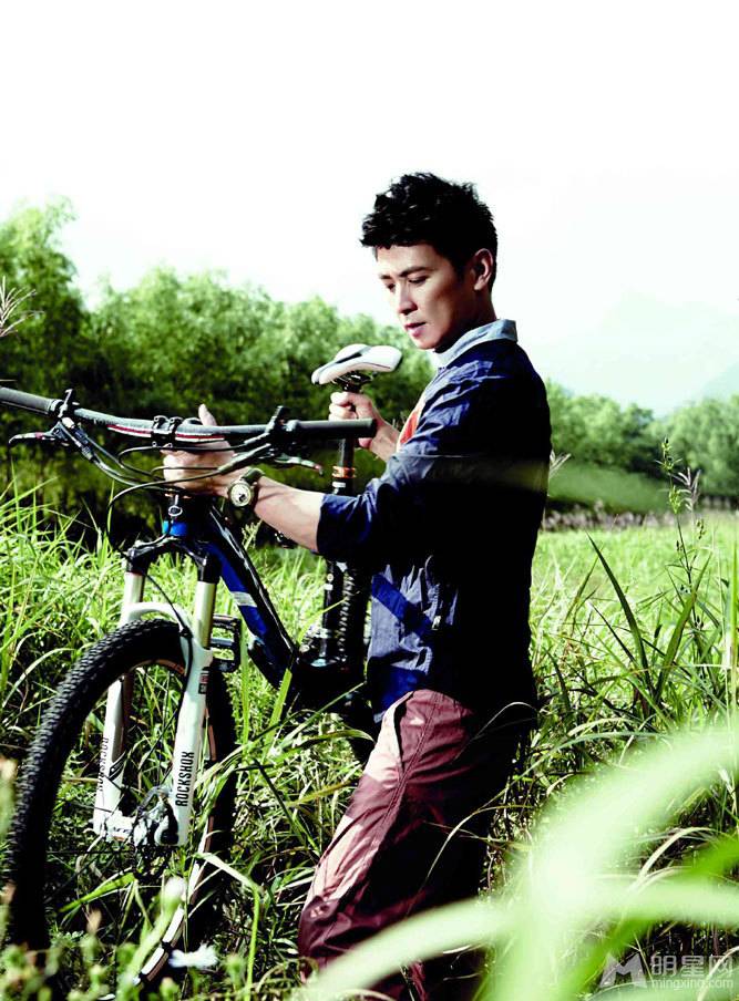 华胥引保剑锋帅气运动装图片