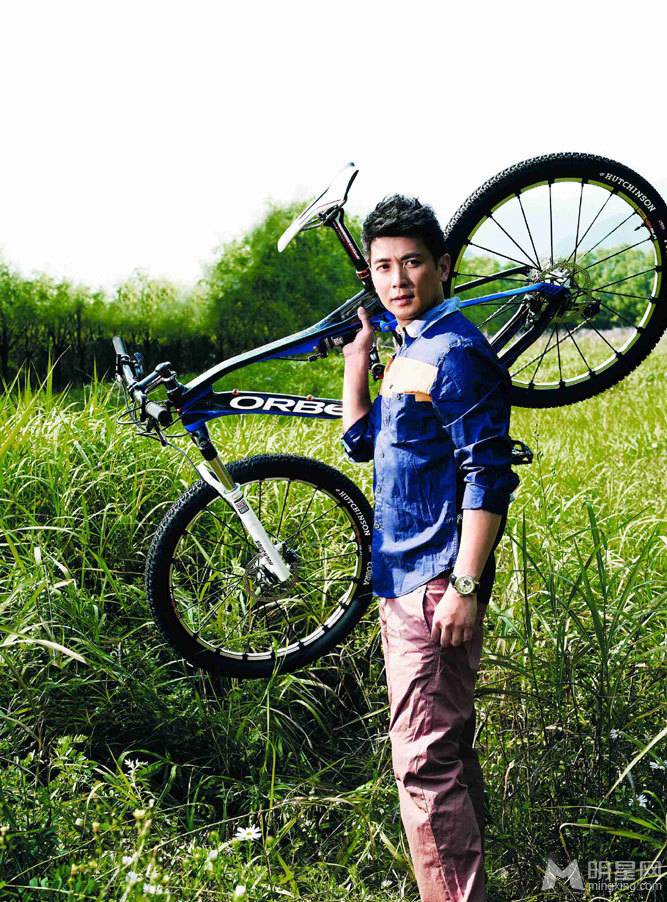 华胥引保剑锋帅气运动装图片