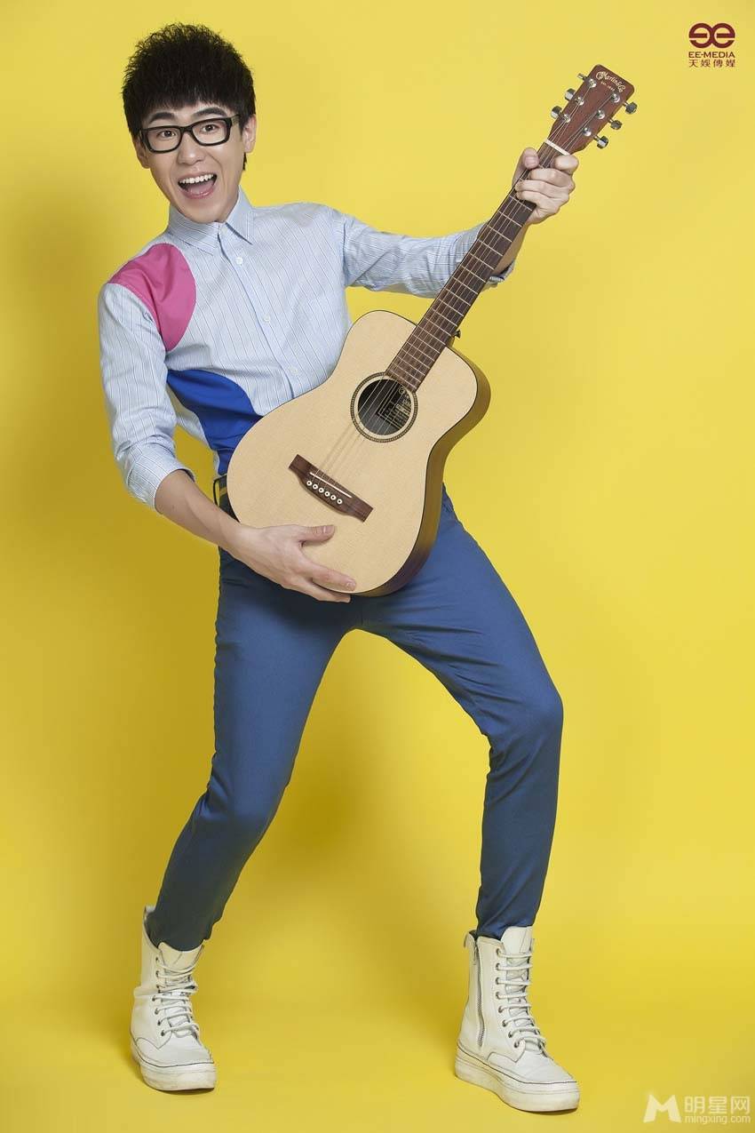 中国男明星刘心个性搞怪写真图片