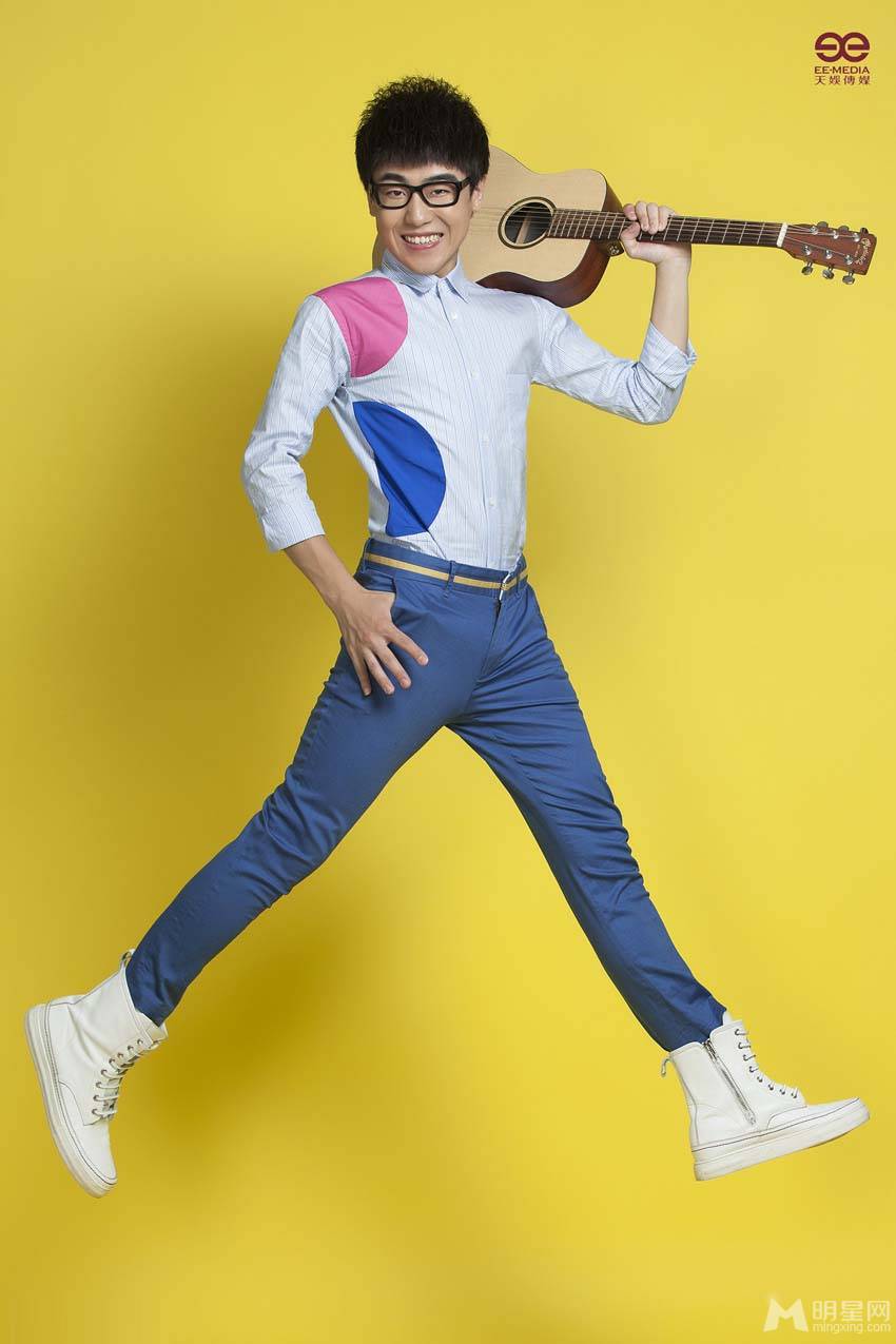 中国男明星刘心个性搞怪写真图片