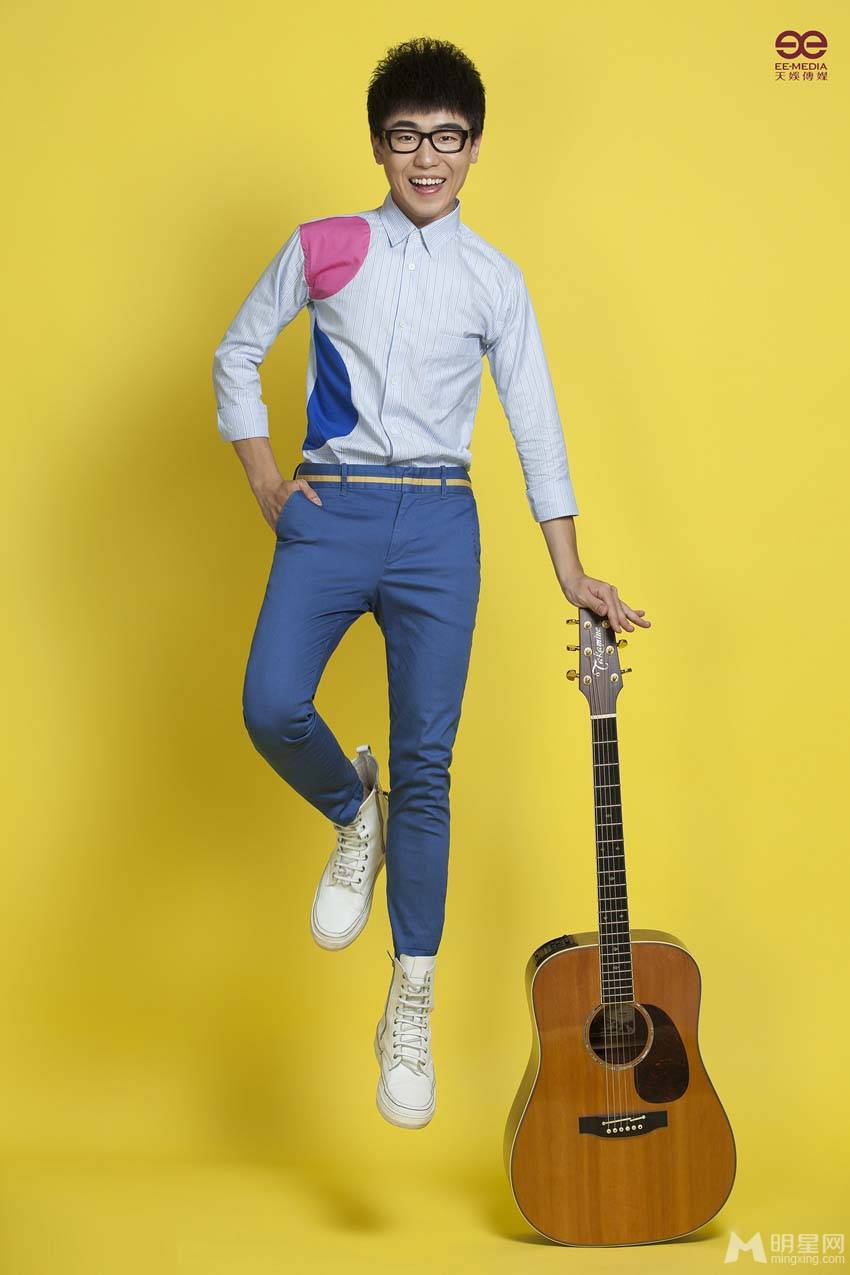 中国男明星刘心个性搞怪写真图片