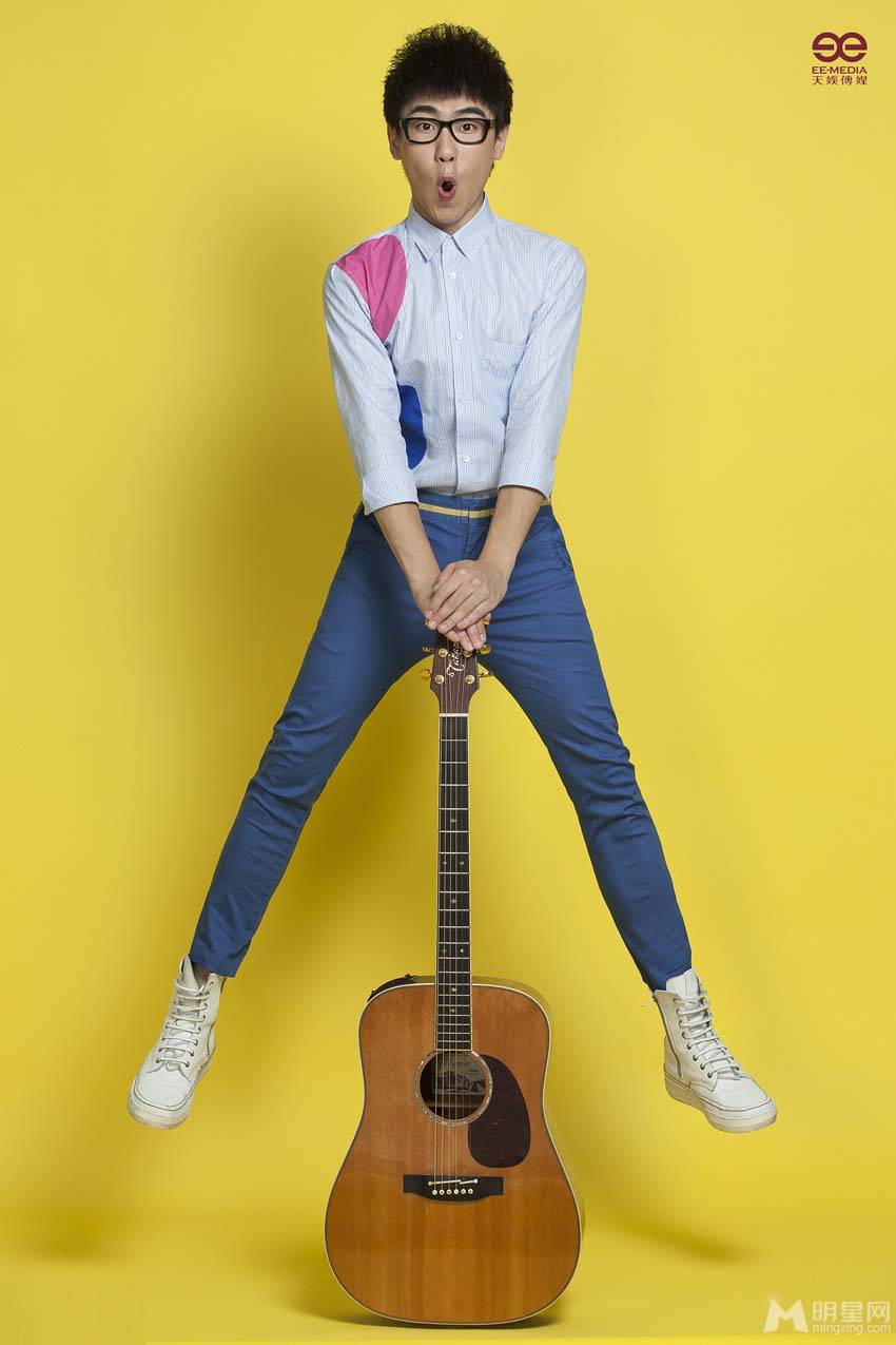 中国男明星刘心个性搞怪写真图片