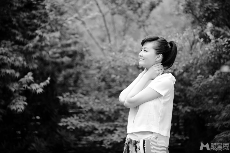 明星戴娇倩的图片尽显俏皮可爱