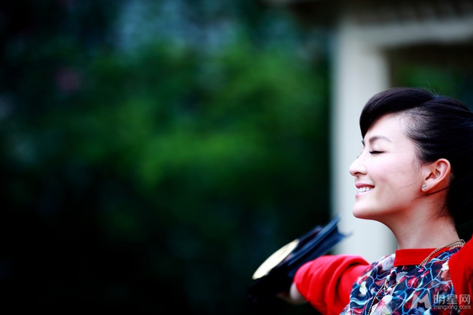 明星戴娇倩的图片尽显俏皮可爱