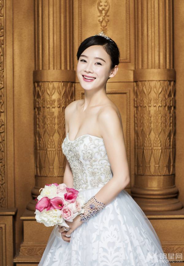 袁姗姗婚纱照图片似待嫁新娘