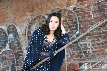 一念天堂演员王子子透视装小露身材