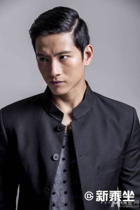 内地帅气男演员张峻宁优雅绅士写真
