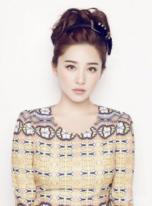 内地新生代女演员阚清子百变造型时尚写真