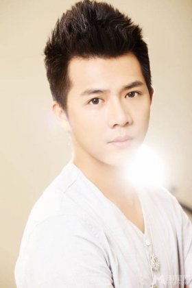 中国原创歌手阳斌帅气十足写真照