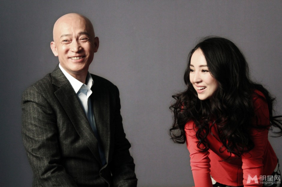 影视演员董璇携父亲拍写真父女情深