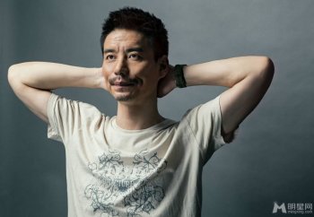 内地70后男演员杨皓宇演绎时尚大叔