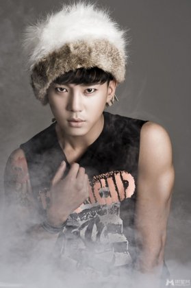 韩国演员安圣浩图片展花样美男范