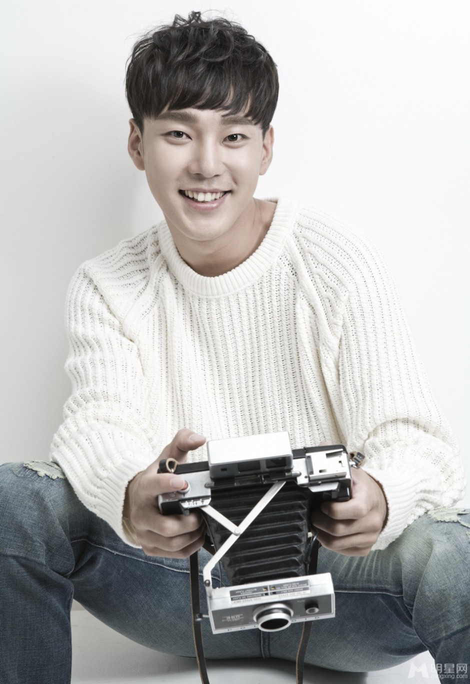 韩国演员安圣浩图片展花样美男范