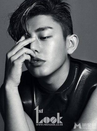 韩国男星刘亚仁黑白帅气写真