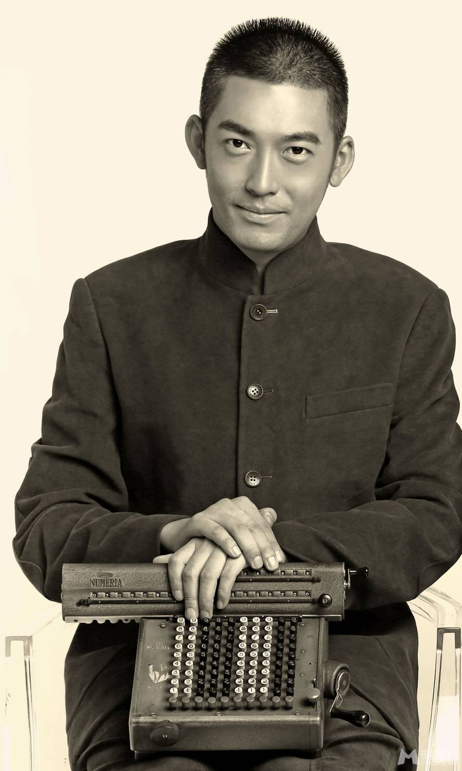 影视演员张博硬汉造型帅气出镜