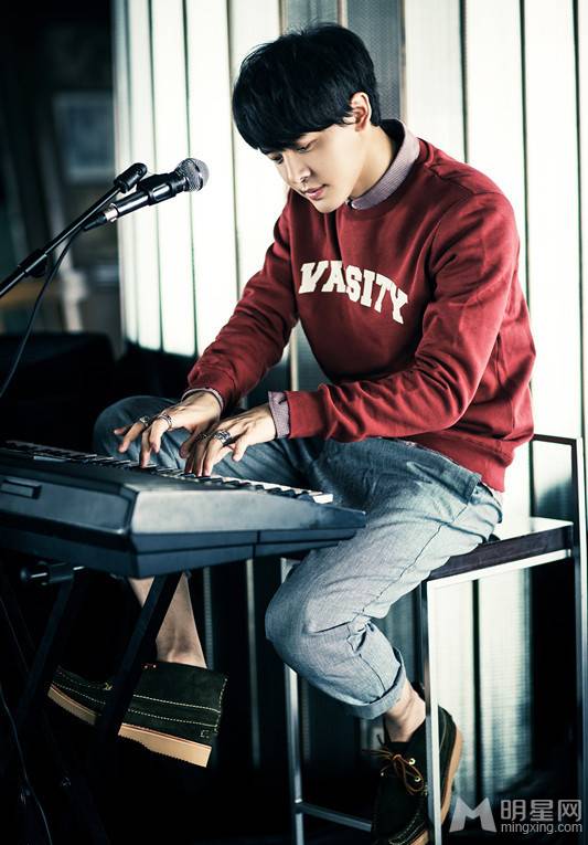 高颜值的男明星秋冬服饰时尚大片