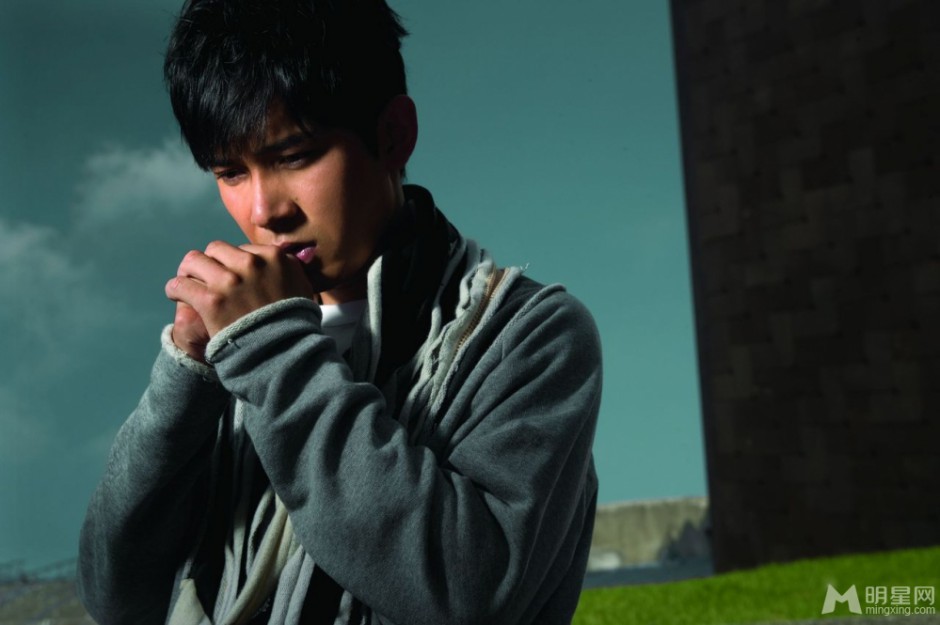 中国内地男歌手阿穆隆帅气写真