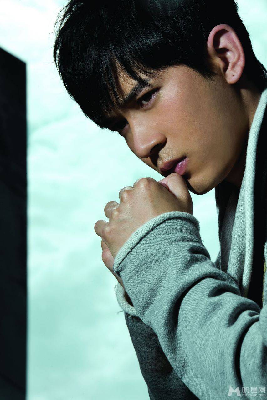 中国内地男歌手阿穆隆帅气写真