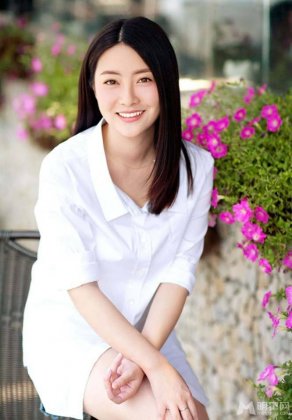 酷爸俏妈演员朱锐清新可人写真照