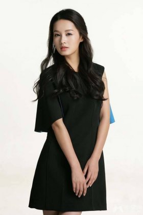 明星李沁图片尽显知性优雅