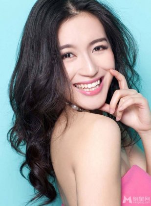 云中歌演员苏青笑靥如花清新大片