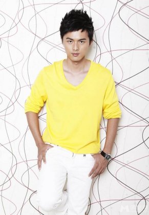 演员叶祖新图片明媚笑容活力十足