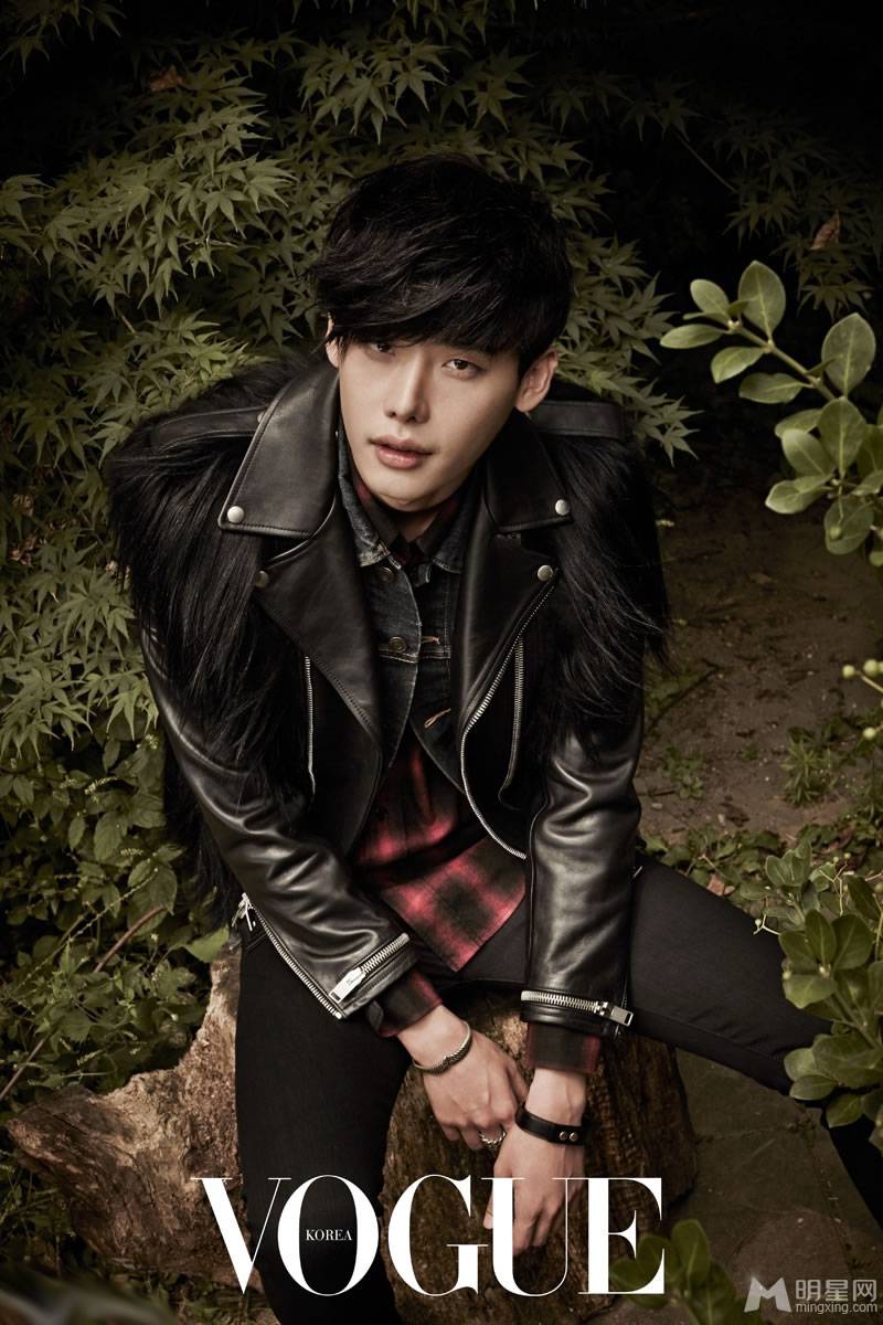 韩国巨星李钟硕秋季写真变身时尚潮男