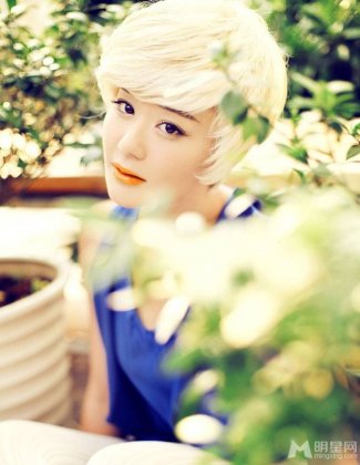 河南郑州明星海陆银发造型超吸睛