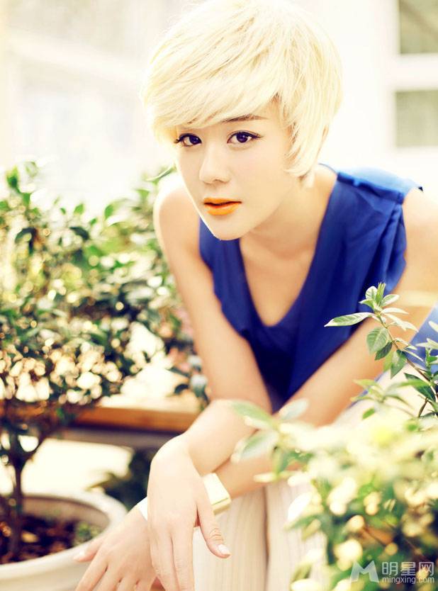 河南郑州明星海陆银发造型超吸睛