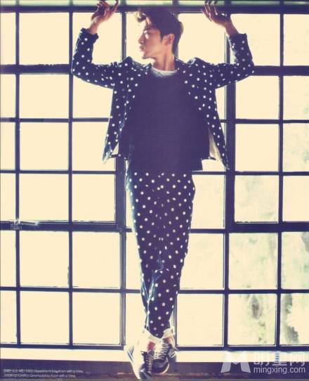 韩国男团神话成员李珉宇迷人写真集