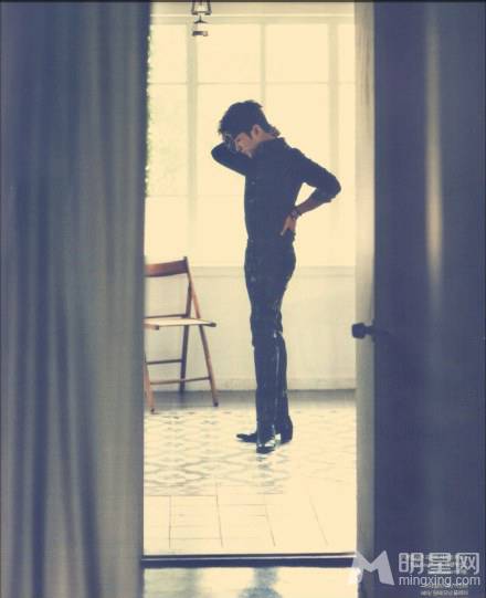 韩国男团神话成员李珉宇迷人写真集