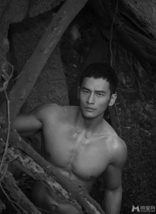 性感肌肉男神顾又铭大秀好身材