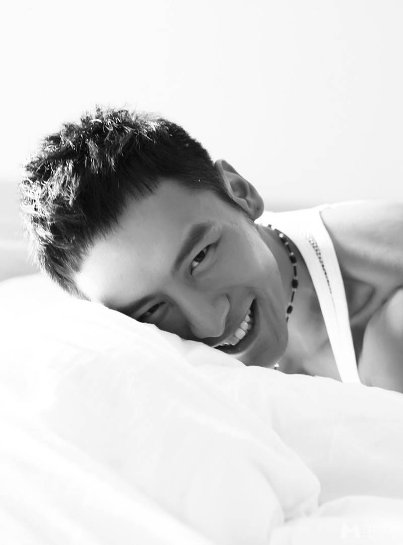 性感肌肉男神顾又铭大秀好身材