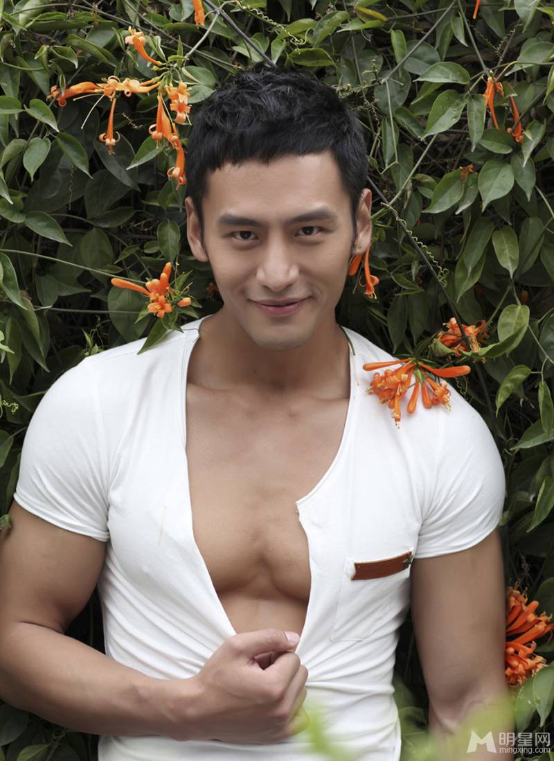 性感肌肉男神顾又铭大秀好身材