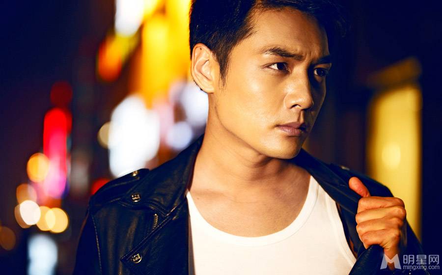 实力偶像派演员霍政谚展现都市型男魅力